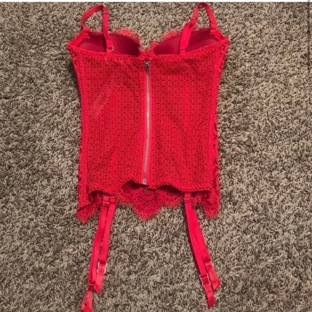 Red lace corset - Picture 2 of 2